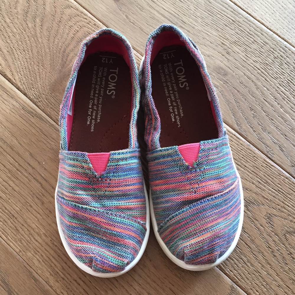 Girl’s TOMS size 12
